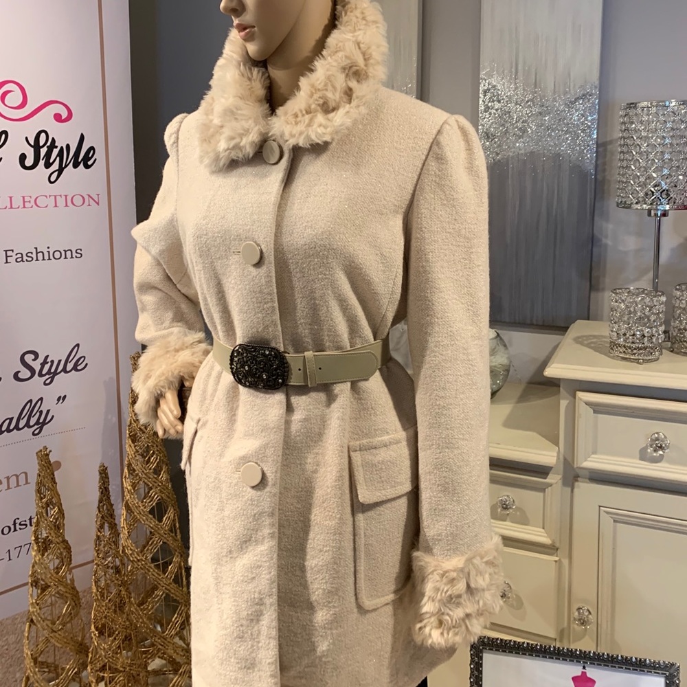 Cream faux fur collar coat